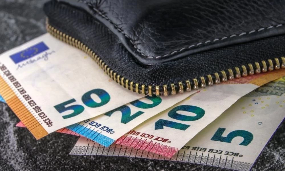 Πώς θα πάρετε το έκτακτο επίδομα των 800 ευρώ -Οδηγίες